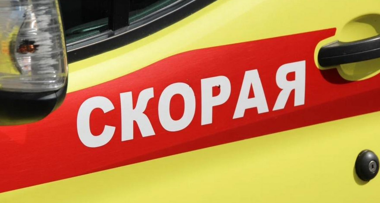 Смертельный капкан под Саратовом: спасатели вскрывают «Ладу», зажатую фурой и «Газелью», чтобы извлечь тело женщины