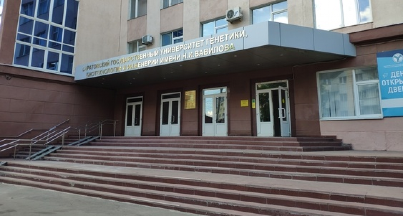 Студенты сразились в парламентских дебатах под руководством представителя Президента