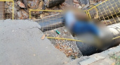 Мужчина провалился в коммунальную яму в Балаково