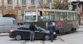 ДТП с трамваем парализовало движение в центре Саратова