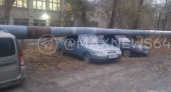 В Саратове упавшая теплотрасса повредила девять припаркованных автомобилей
