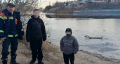 Спасатели сняли со льда двух подростков в Балаково