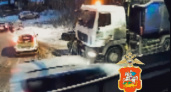 В Подмосковье грузовик насмерть сбил пешехода, водитель вернулся на место ДТП