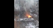 В Саратове загорелся заброшенный дом на 2-й Садовой