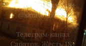 В Саратове загорелся расселенный двухэтажный дом