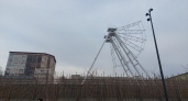 На новой набережной Саратова начали монтировать колесо обозрения