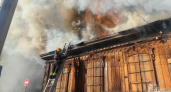 В Саратове горит исторический дом XIX века