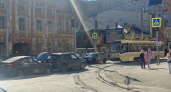 В центре Саратова ДТП остановило движение трамваев