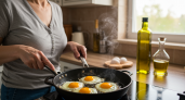Почему готовить яичницу на подсолнечном масле - плохая идея: важный совет