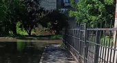 Возле школы в Энгельсе образовалась огромная лужа