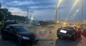 Три автомобиля столкнулись в Саратове, двое пострадавших госпитализированы