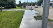 Система автополива в сквере Саратова заливает пешеходные дорожки