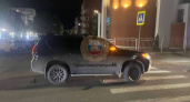 Toyota Land Cruiser сбил 21-летнюю девушку на переходе в Саратове: ищут свидетелей
