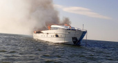 В Хвалынском районе загорелась яхта "Мечта" с шестью людьми на борту