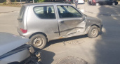 23-летний водитель ВАЗа протаранил Fiat: двое госпитализированы после столкновения на Симбирцева