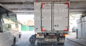 День знаний превратился в день пробок: в Саратове застряла ГАЗель под "мостом глупости", две аварии на Кутякова