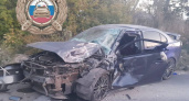 Mitsubishi Lancer врезался в рейсовый автобус в Вольске: 4-летняя девочка и водитель госпитализированы