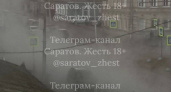 В Саратове прорвало трубу на пересечении Вавилова и Железнодорожной: улицы затопило кипятком