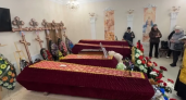 «Погибли на Рождество»: В Балаково простились с пятью членами семьи, включая детей 4 и 8 лет