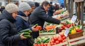 Ни Лента, ни Дикси не сравнятся с этим магазином — покупатели массово скупают огурцы по бросовой цене