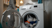 Забытый трюк наших бабушек с обычным пакетом в стиралке сэкономит тысячи на бытовой химии