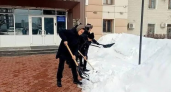4500 жителей Калининского района вышли на борьбу со снежной стихией