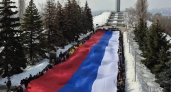 100-метровый триколор развернули в память о воссоединении Крыма