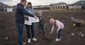 Саратовским многодетным семьям предложили землю или деньги: как оформить