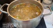 Перестаньте портить вкус куриного бульона одним популярным ингредиентом: узнайте чем заменить для идеального результата