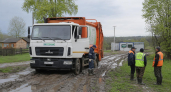 Распутица вывела из строя 10 мусоровозов в семи районах Саратовской области