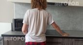 Забудьте про жесткие щетки: микроволновка отмывается от жира за пять минут без капли едкой бытовой химии