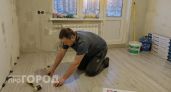 Забудьте про дорогой ламинат: этот материал в два раза дешевле и теплее настоящего дерева на ощупь