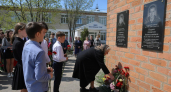 В селе Мордовский Карай матери открыли доски памяти выпускников-бойцов