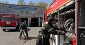 В Саратове за один день сгорели деревянный дом и «Гранд Чероки»