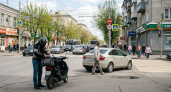 Скутерист госпитализирован после столкновения с Daewoo в центре Саратова