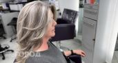 Хватит тратить деньги на окрашивание корней: эта техника маскирует седину и создает эффект дорогого ухода