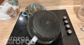 Больше не покупаю едкие средства для кухни: ресторанный лайфхак помогает отмыть жир с посуды до блеска