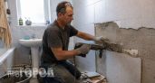Больше никакой плитки в ванной: этот бюджетный материал клеится за пару часов и прослужит десятки лет