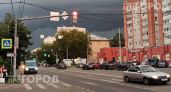 Встречный автомобиль идет на таран: одна простая техника руления поможет избежать столкновения в секунду