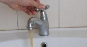 Ржавая вода в кранах: жители Кировского района Саратова требуют решения проблемы