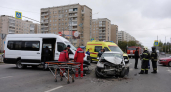 В Балакове после столкновения Kia и маршрутки госпитализировали двух пассажирок