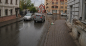 В центре Саратова водитель Chevrolet выехал под «кирпич» на встречную полосу