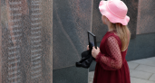 В Парке Победы на мемориал в Саратове внесли имена 200 погибших бойцов