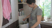 Бросила тюбик зубной пасты в бачок унитаза: теперь забыла про чистку и едкий запах на целый месяц вперед