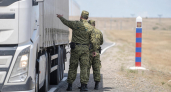 На границе с Казахстаном в фуре обнаружили 12 мигрантов с запретом на въезд