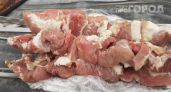 Больше не выбрасываю жесткое мясо из магазина: этот простой маринад делает его нежным как сливочное масло