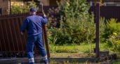 В Энгельсе мужчина убрал забор, занявший 18 кв. м чужого участка