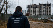 Бастрыкин затребовал доклад о гибели мужчины после падения с крыши на стройке в Саратове