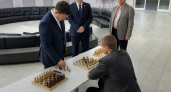 Гроссмейстер Сергей Карякин провел серию партий с лучшими игроками Кубка губернатора