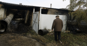 При пожаре в частном доме в Саратове погибли три человека и пострадала пенсионерка